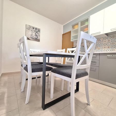 Apartment Mita Ґрожнян Екстер'єр фото